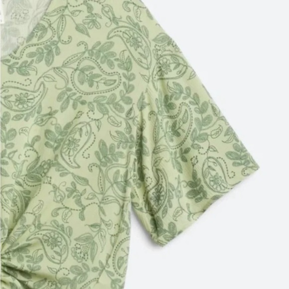 LUQ Green Paisley Blouse with Tie Front Size Large - Picture 3 of 12